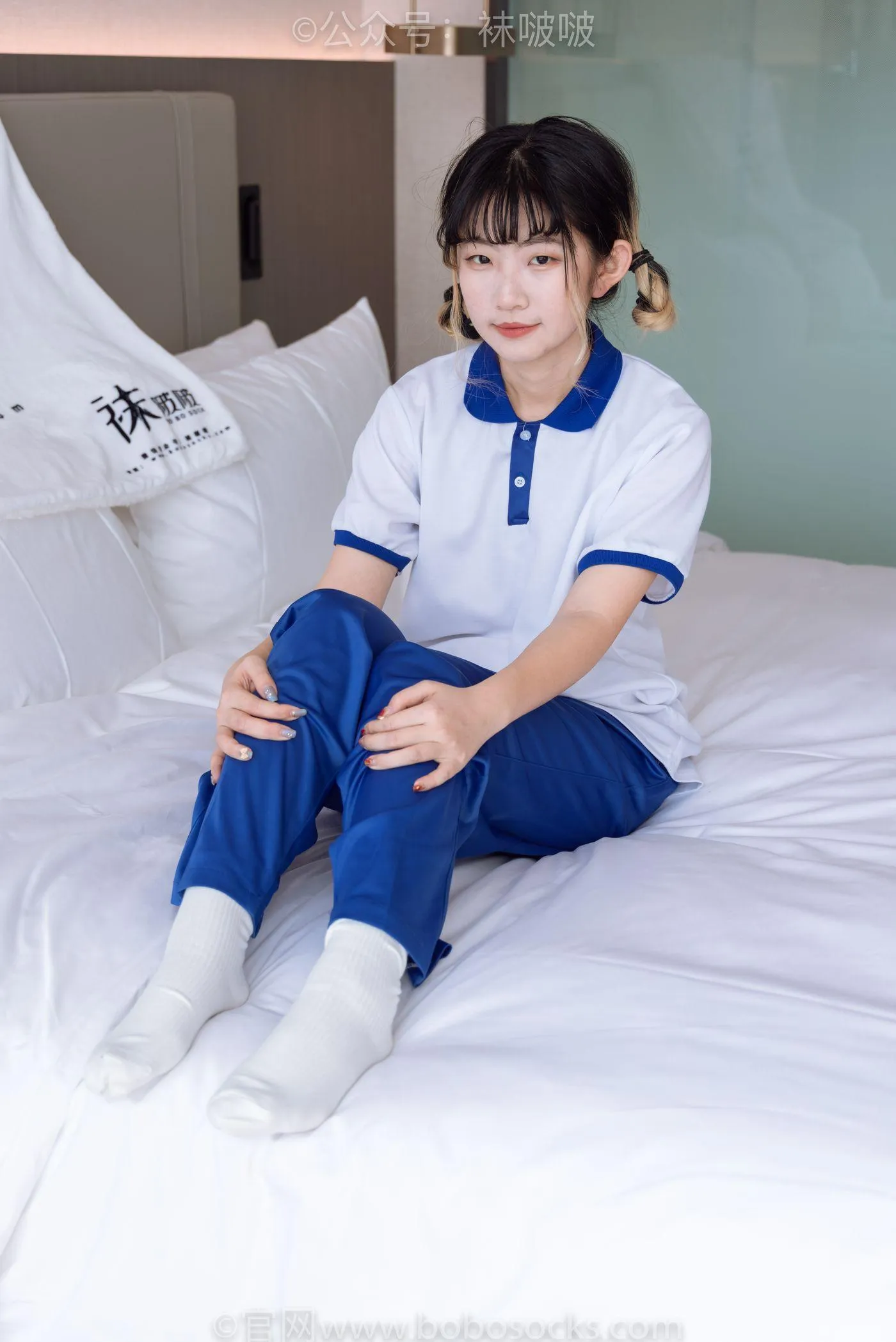[BoBoSocks袜啵啵]NO.042 砂糖-校服、板鞋、白棉袜、油亮白丝 [139P]插图6
